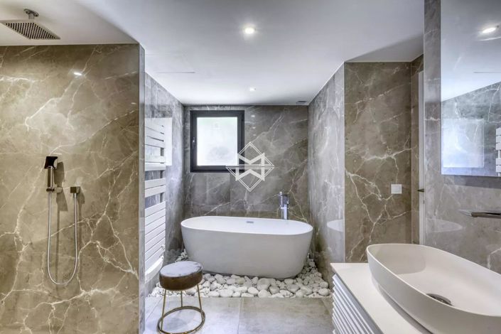 Image No.10-5 Bed House for sale