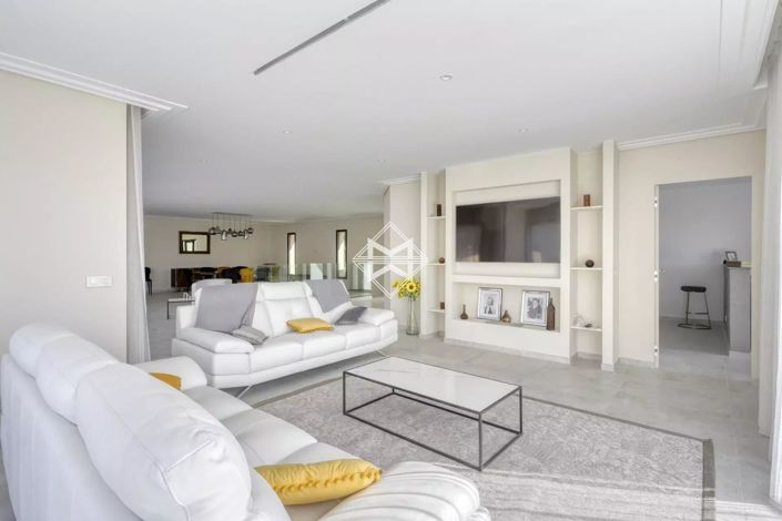 Image No.5-5 Bed House for sale