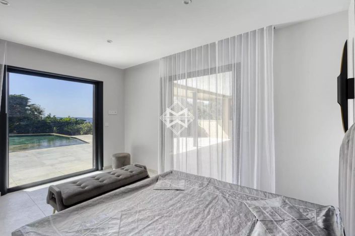 Image No.7-5 Bed House for sale