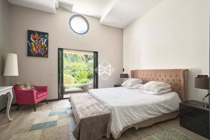 Image No.16-5 Bed House for sale