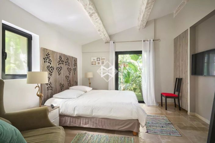 Image No.18-5 Bed House for sale