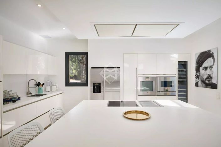 Image No.11-6 Bed House for sale