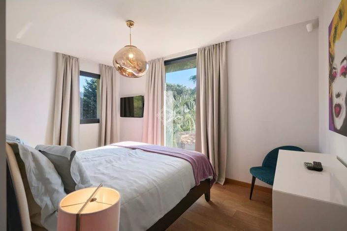 Image No.17-6 Bed House for sale