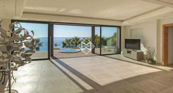 Image No.7-5 Bed House for sale