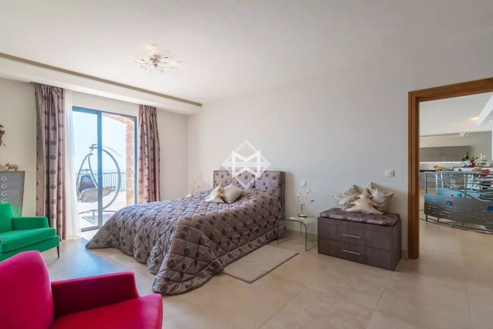 Image No.9-5 Bed House for sale