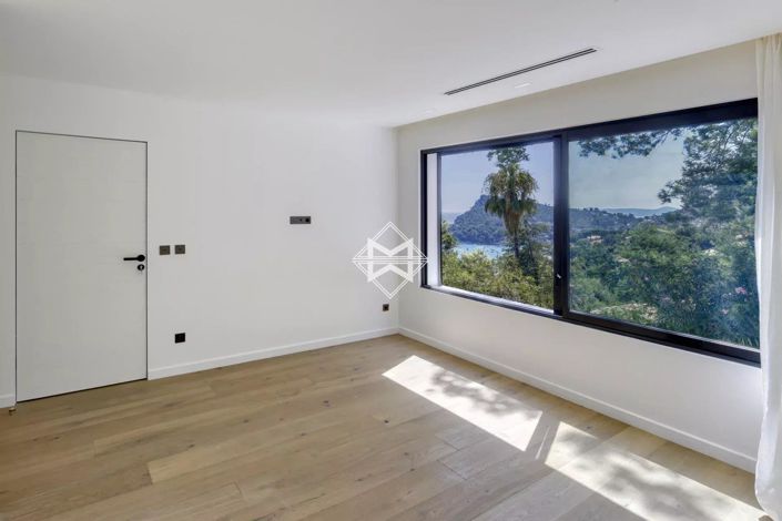 Image No.12-4 Bed House for sale