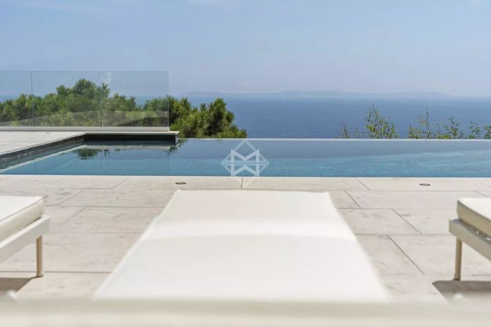 Image No.17-4 Bed House for sale