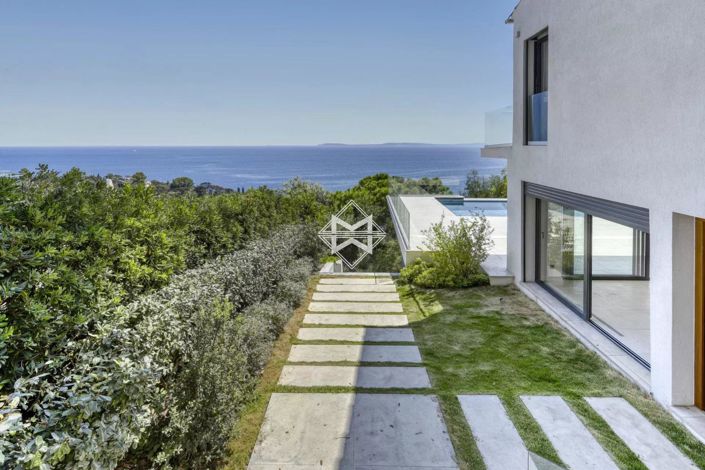 Image No.6-4 Bed House for sale