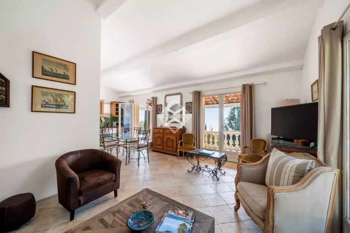 Image No.8-2 Bed House for sale