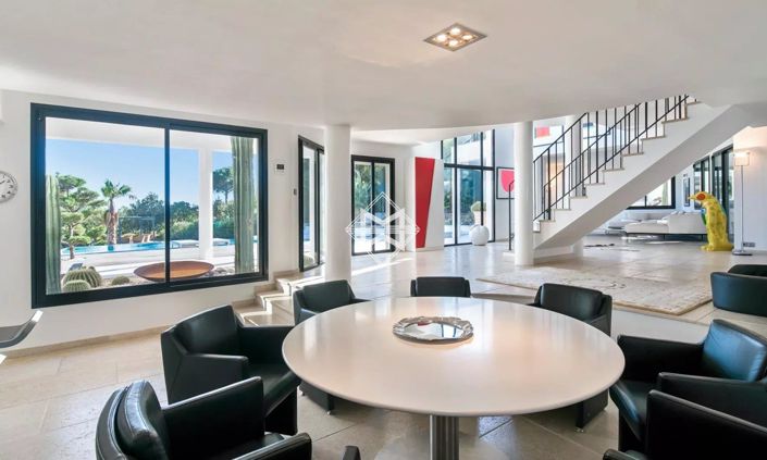 Image No.6-4 Bed House for sale