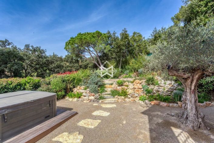 Image No.19-6 Bed House for sale