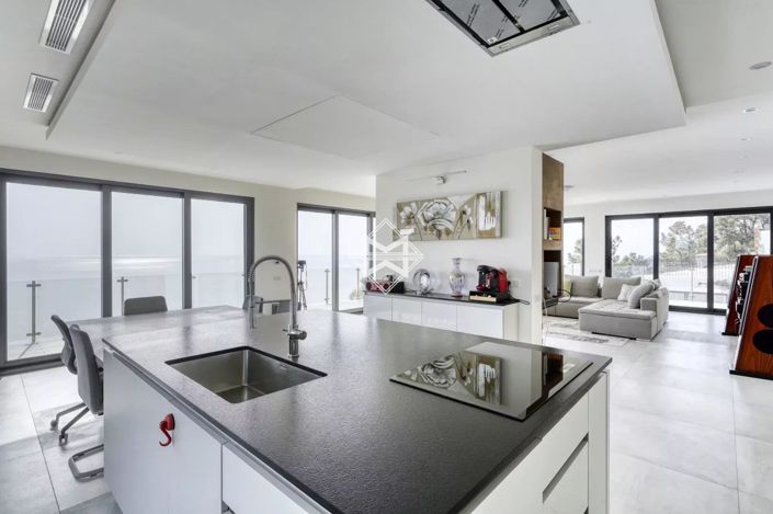 Image No.7-4 Bed House for sale