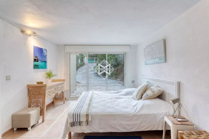 Image No.8-4 Bed House for sale