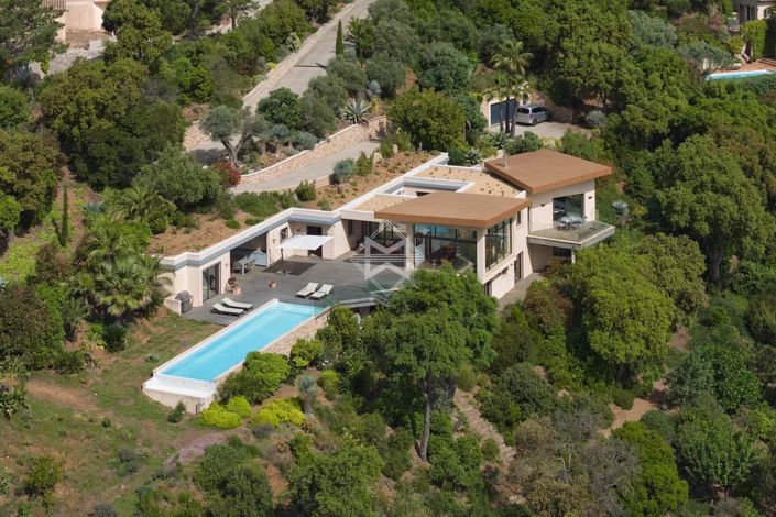 Image No.1-6 Bed House for sale