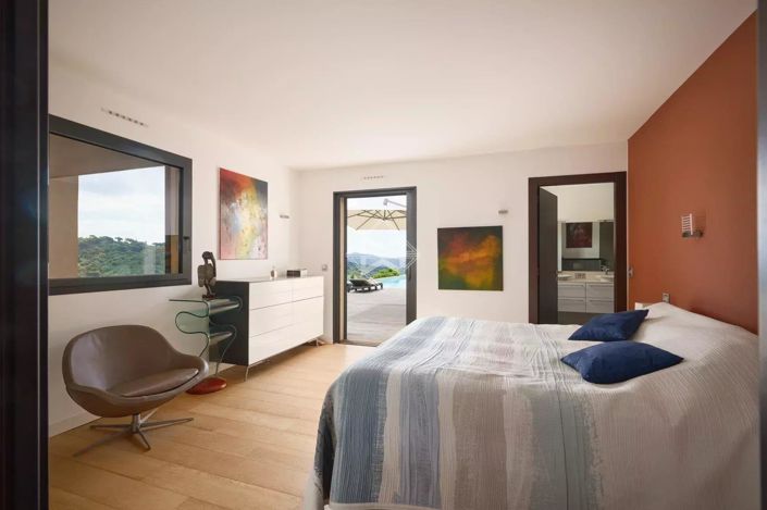 Image No.10-6 Bed House for sale