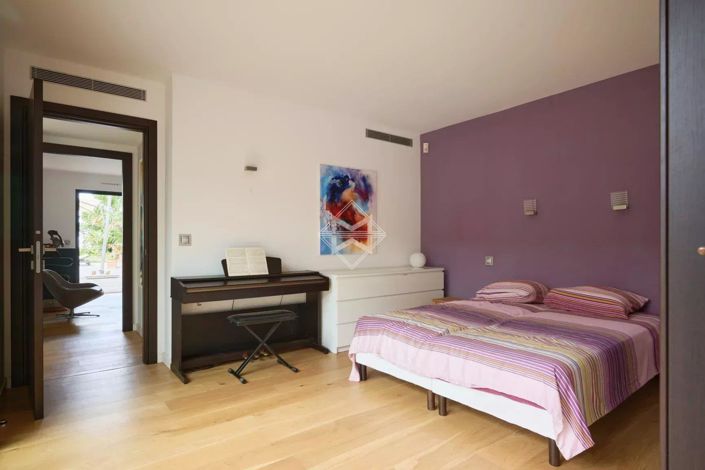 Image No.13-6 Bed House for sale