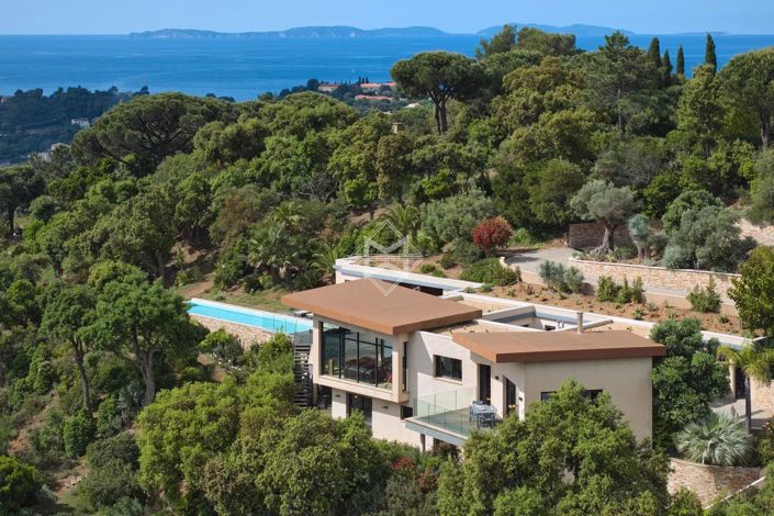 Image No.19-6 Bed House for sale