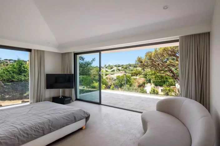 Image No.9-5 Bed House for sale