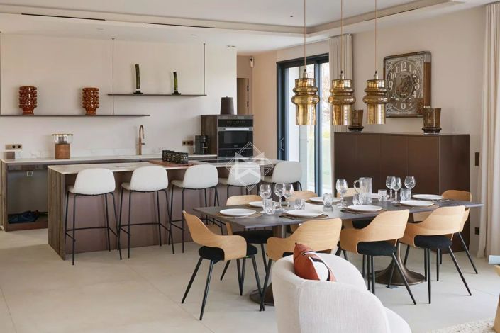 Image No.10-5 Bed House for sale