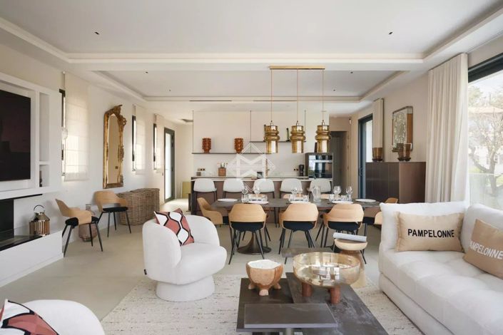 Image No.7-5 Bed House for sale