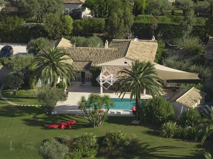 Image No.1-8 Bed House for sale