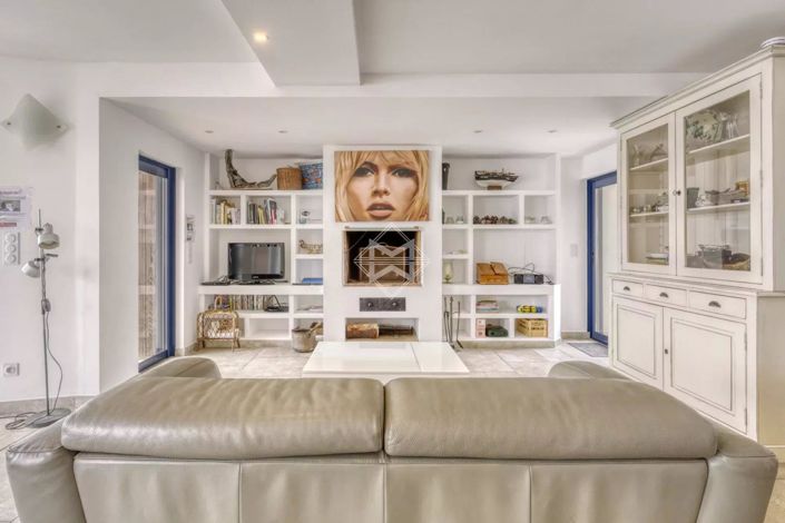 Image No.6-4 Bed House for sale