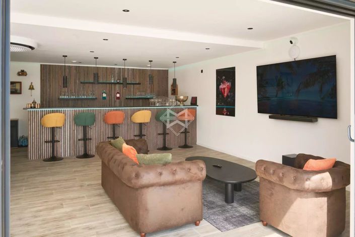 Image No.14-5 Bed House for sale