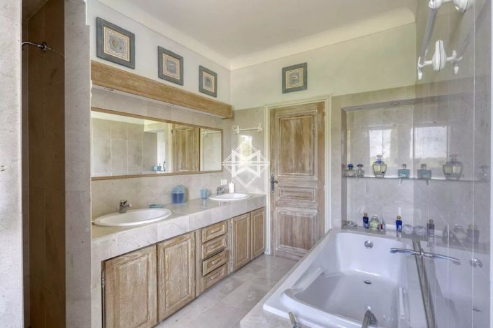 Image No.13-6 Bed House for sale