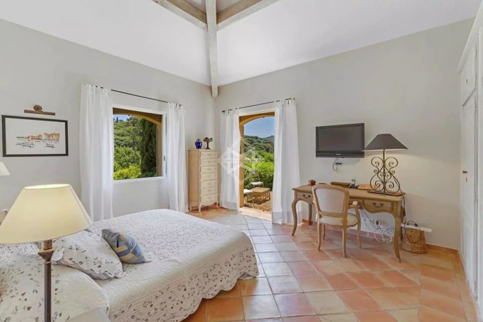 Image No.13-6 Bed House for sale