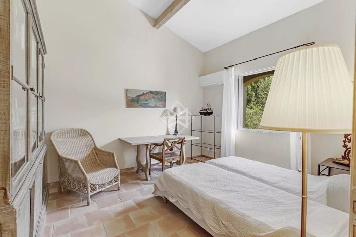 Image No.14-6 Bed House for sale