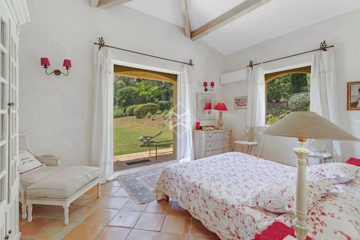 Image No.14-6 Bed House for sale