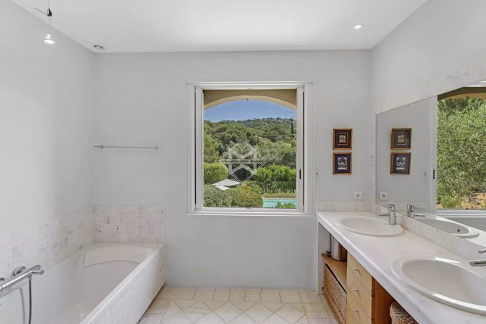 Image No.19-6 Bed House for sale