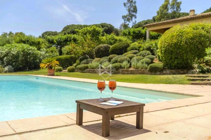 Image No.5-6 Bed House for sale