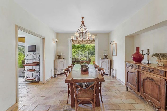 Image No.9-6 Bed House for sale