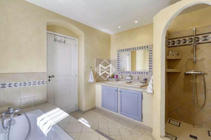 Image No.10-4 Bed House for sale