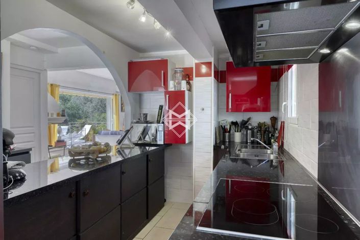 Image No.6-4 Bed House for sale