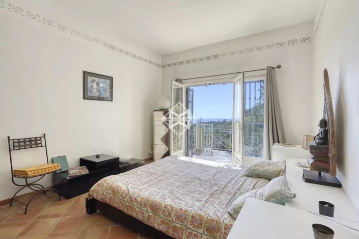 Image No.8-4 Bed House for sale