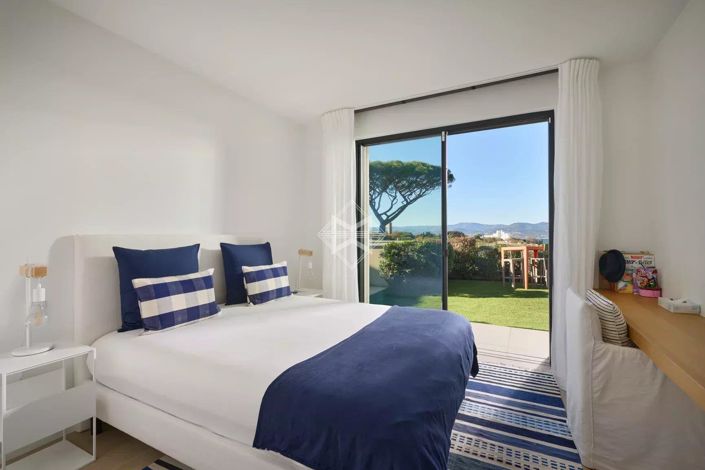 Image No.11-5 Bed House for sale