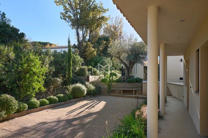 Image No.17-5 Bed House for sale