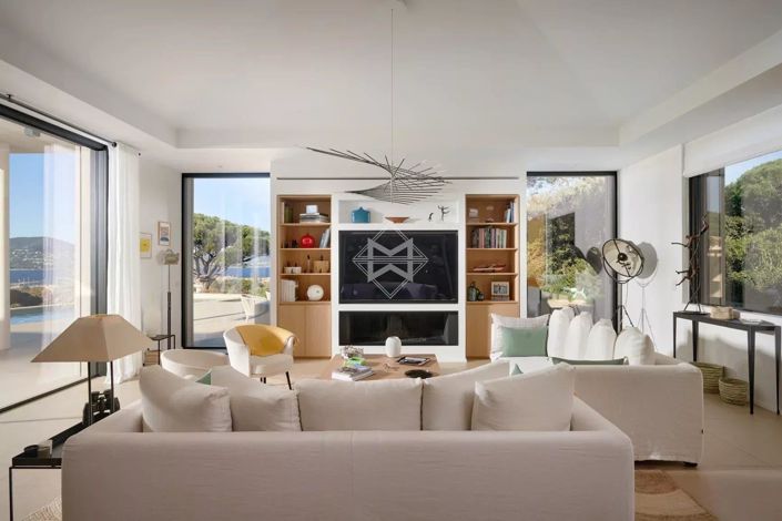 Image No.6-5 Bed House for sale