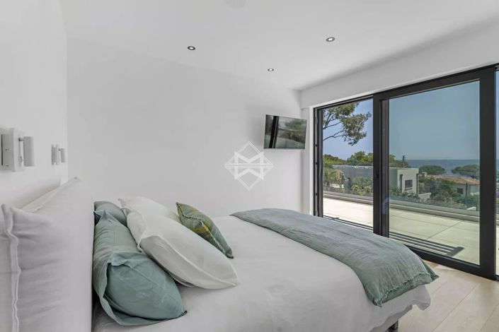 Image No.10-4 Bed House for sale