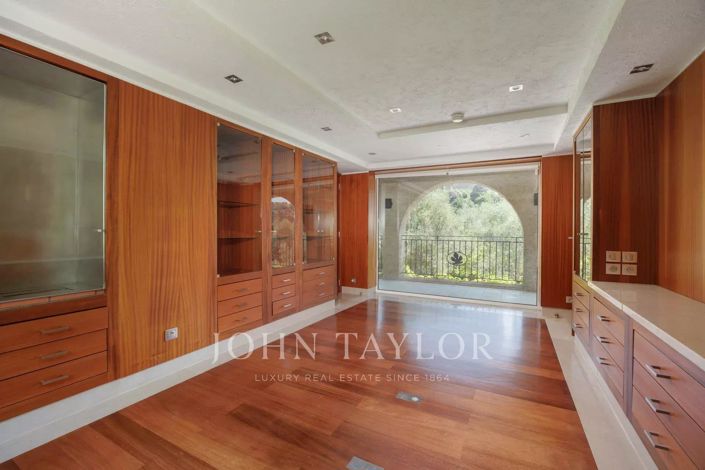 Image No.11-5 Bed House for sale