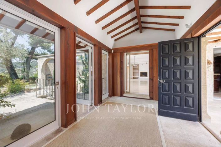 Image No.8-5 Bed House for sale