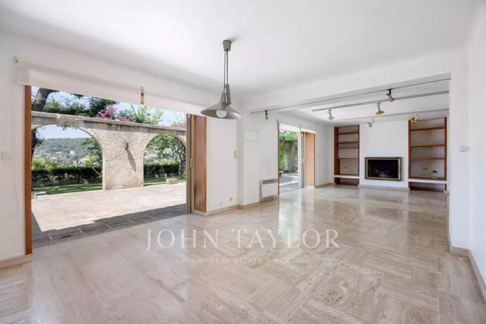 Image No.9-5 Bed House for sale