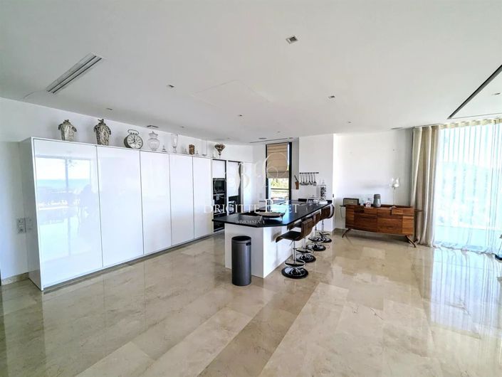 Image No.10-5 Bed Apartment for sale