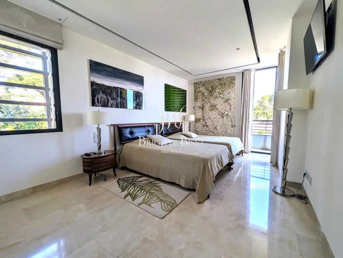 Image No.13-5 Bed Apartment for sale