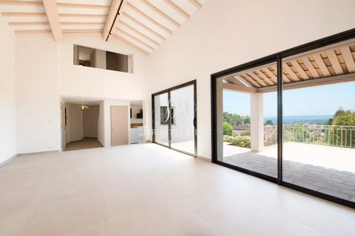 Image No.1-4 Bed House for sale