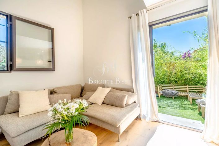 Image No.13-8 Bed House for sale