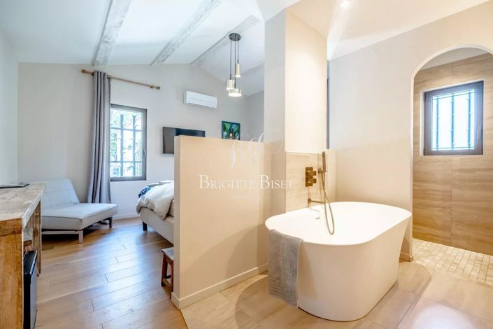 Image No.9-8 Bed House for sale