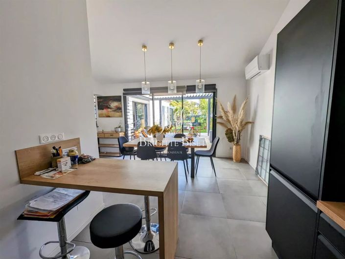 Image No.19-3 Bed House for sale